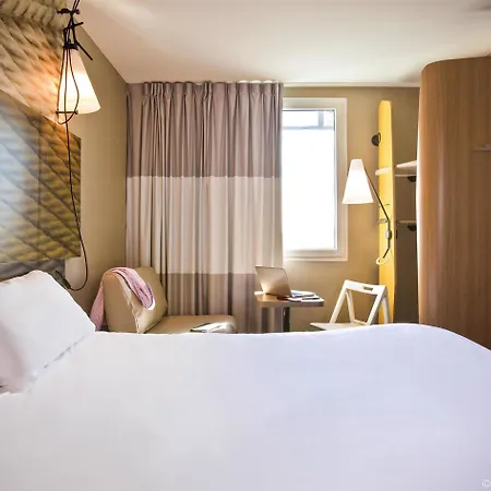 Ibis Paris Porte De Clichy Centre Exterior photo