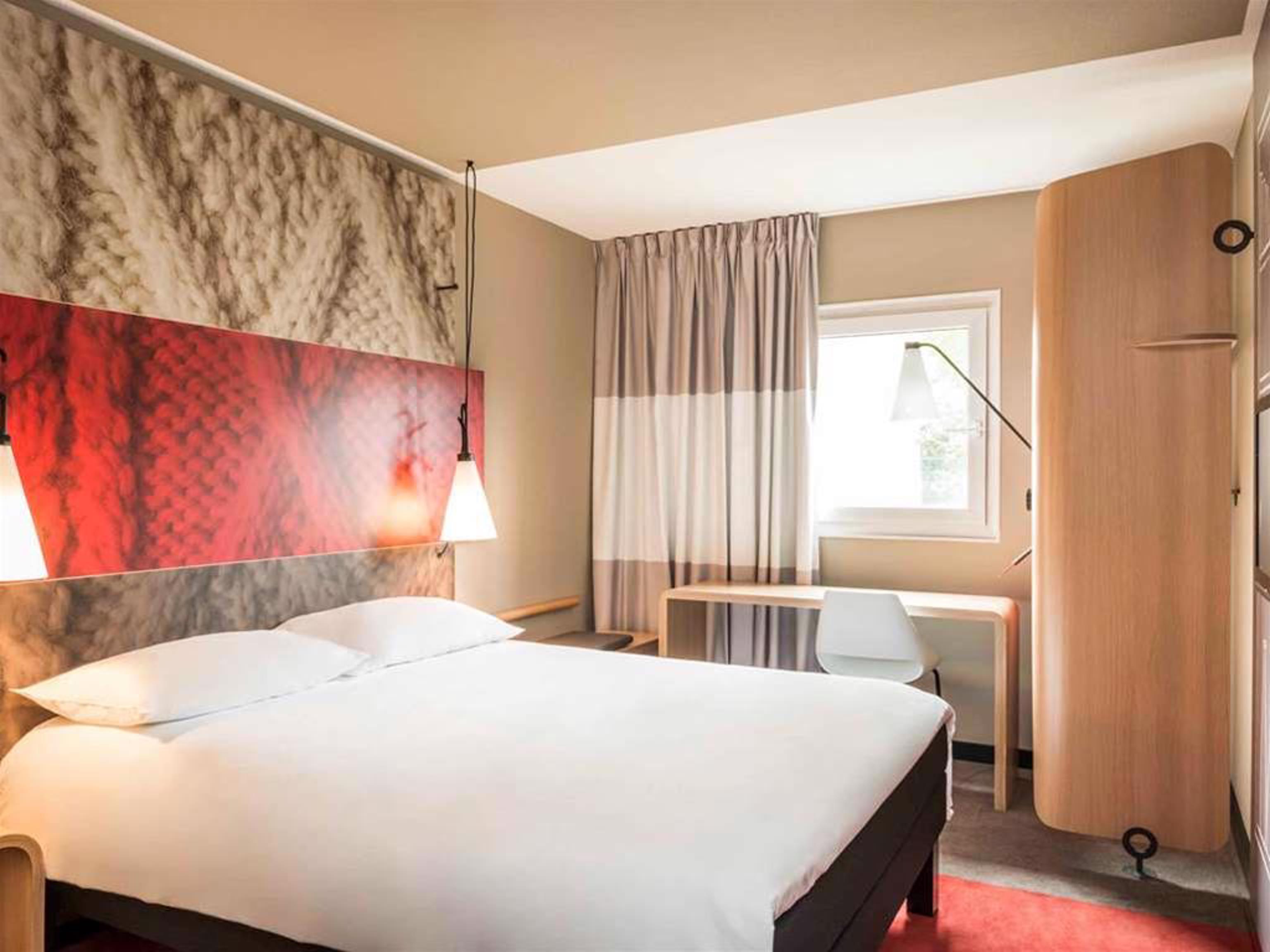 Ibis Paris Porte De Centre Hotel